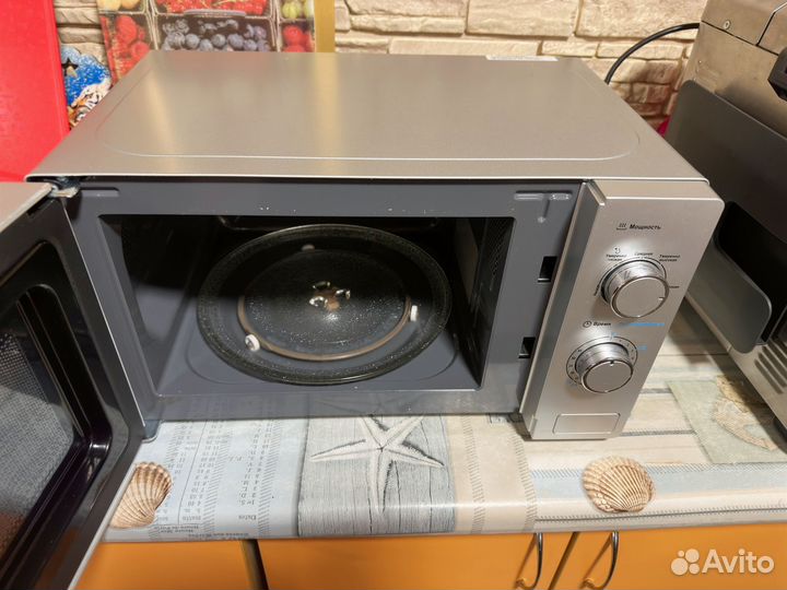 Микроволновая печь Midea MM720C4E-S