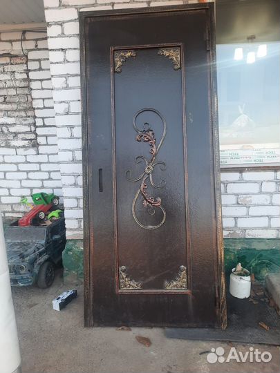 Дверь входная металлическая