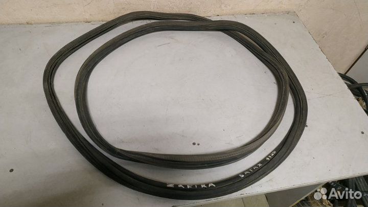 Уплотнитель багажника Opel Zafira В 2005-2012