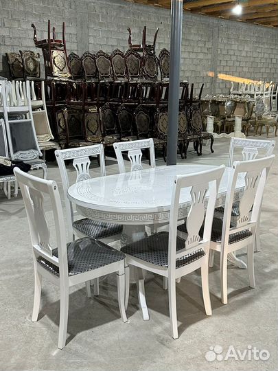 Стол и стулья