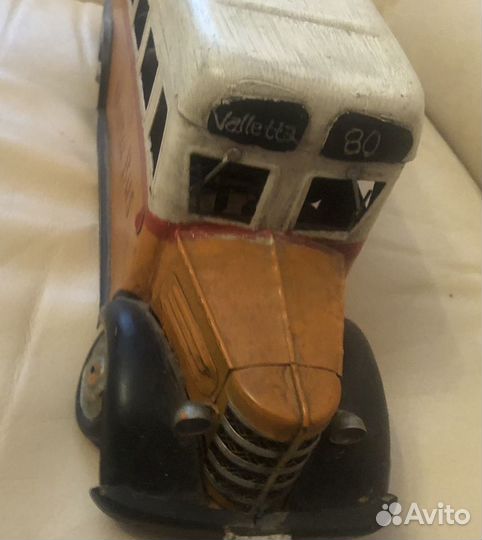 Модель автобуса с Мальты