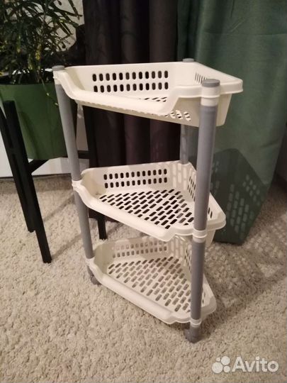 Этажерка на колесиках