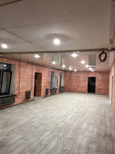 Помещение свободного назначения, 377 м²