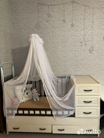 Детская кровать с пеленальным комодом