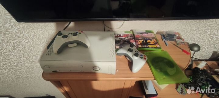 Оригинальный Xbox 360 250gb hhd +2 джосткика