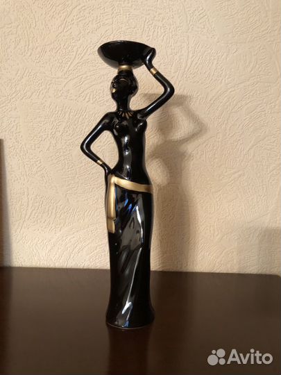 Фарфоровая статуэтка 