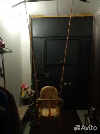 Турник потолочный с качелью