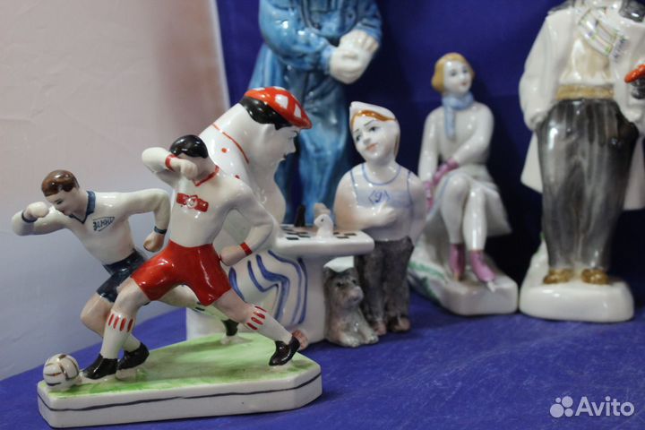 Коллекция фарфоровых статуэток на тему спорт зима