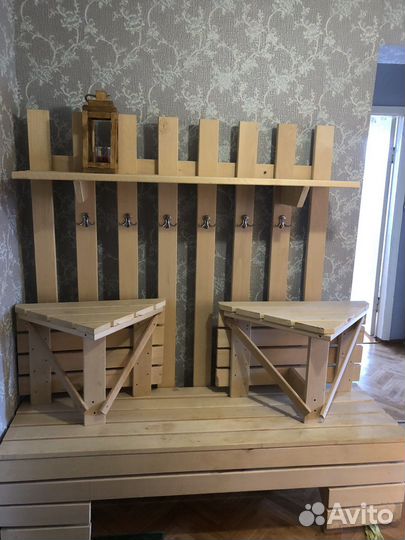 Вешалка и лавки