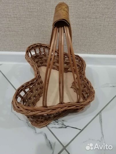 Корзина плетёная из натуральной лозы