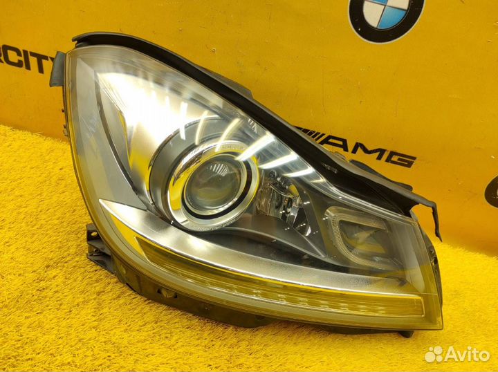 Фара ксеноновая правая Mercedes-Benz W204 M271.860