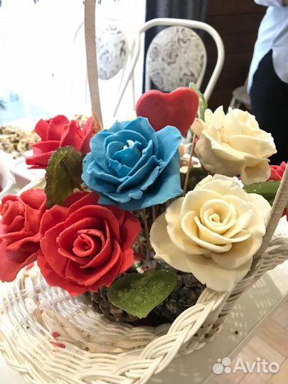Корзина с цветами из мастики либо шоколада