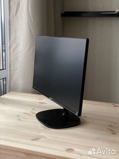 Монитор LG MP67 / 23