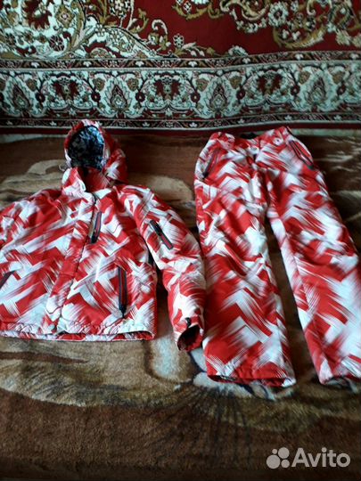 Зимний костюм размер S, в хорошем состояний