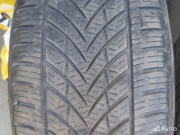 Tracmax X-Privilo H/T 215/50 R17 95W