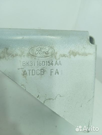 Кронштейн крыла правый Ford Transit 8