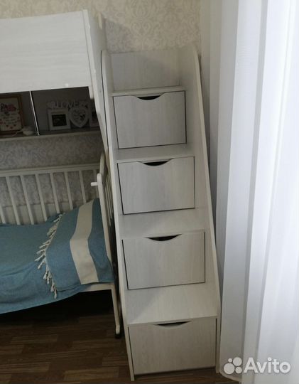 Кровать двухьярусная,кровать чердак