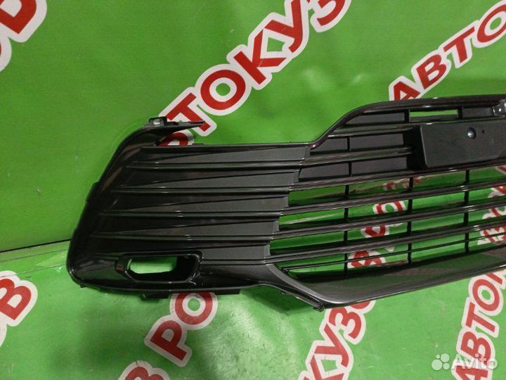 Решетка в бампер центральная Toyota Camry 70 2021