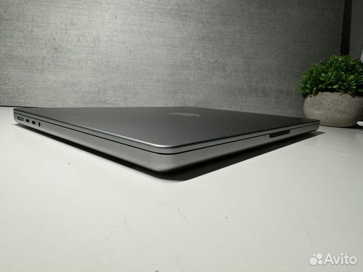 MacBook Pro 14 2023 M3 8гб/1024гб (5 циклов)