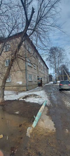 2-к. квартира, 42 м², 3/3 эт.