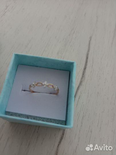Золотое кольцо женское бу