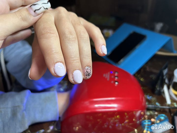 Модель на маникюр