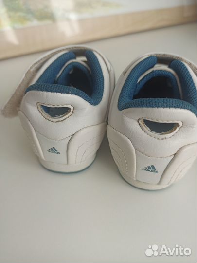 Кроссовки adidas оригинал р-р 19 (120см