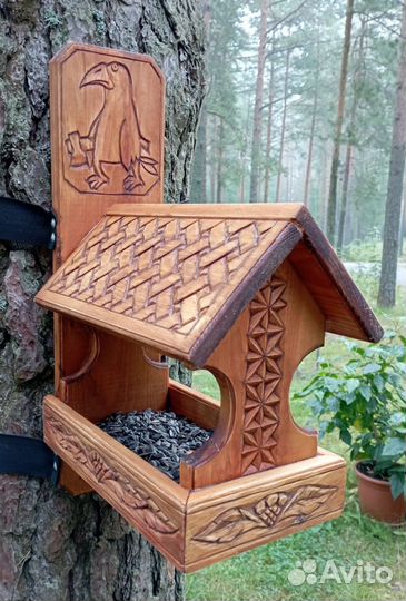 Кормушка для белок и птиц