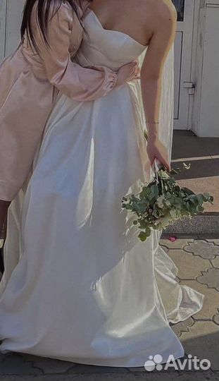 Свадебное платье со шлейфом