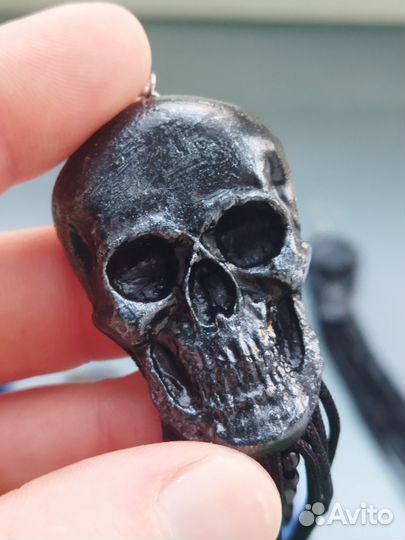 Серьги кисти с черепами