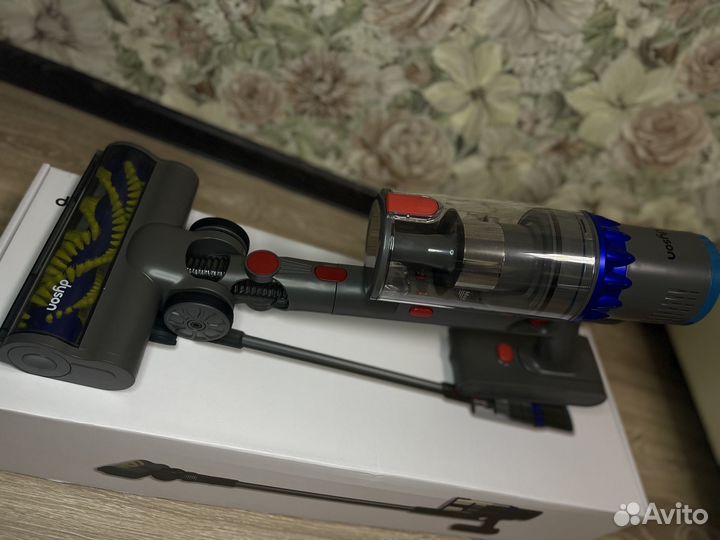 Пылесос Dyson v15