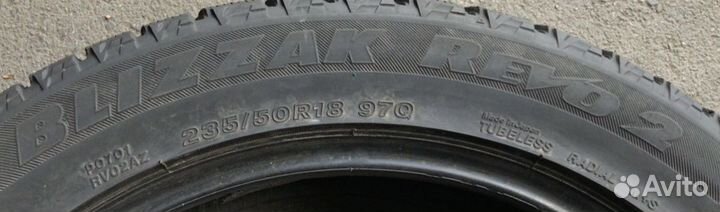 Bridgestone Blizzak Revo2 235/50 R18 97Q