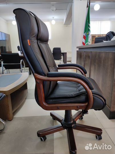 Офисное кресло
