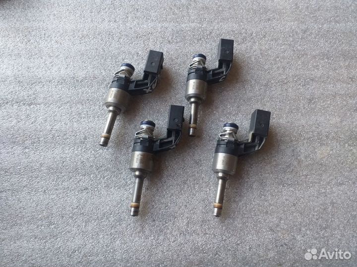 Форсунка топливная Volkswagen Tiguan caxa 1.4