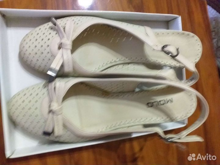 Босоножки женские