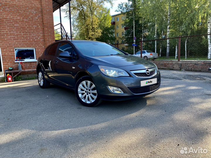 Opel Astra 1.4 МТ, 2011, 170 000 км