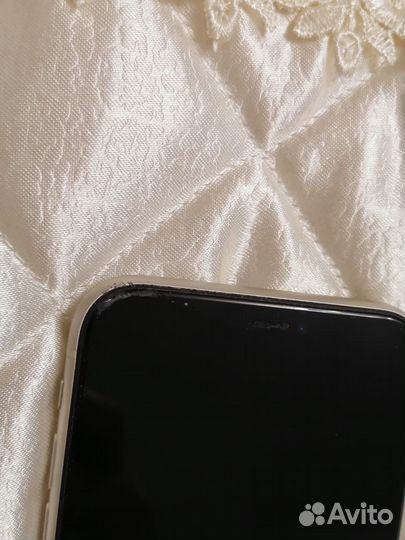 Телефон iPhone 11