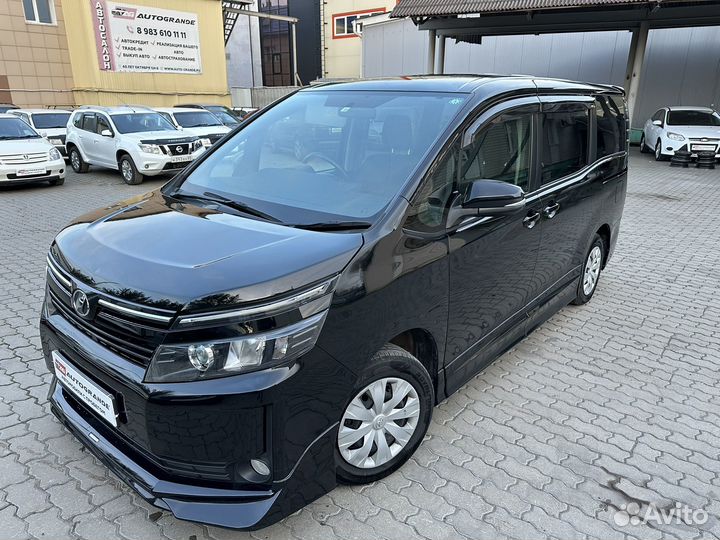 Toyota Voxy 2.0 CVT, 2016, 122 315 км