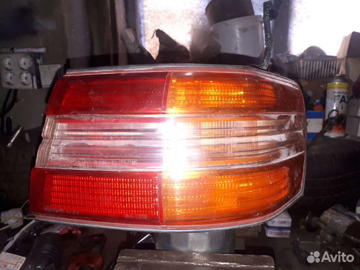 Фонарь задний правый Тойота Марк JZX100