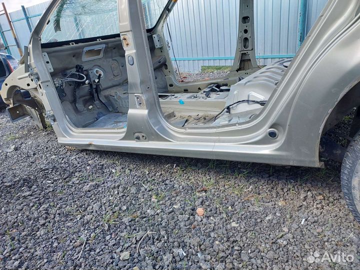 Передняя левая четверть Renault logan 1