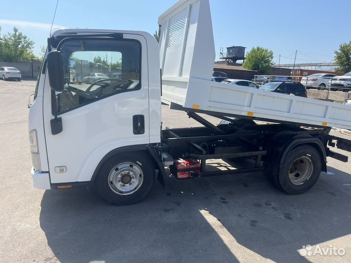 Isuzu Elf, 2011