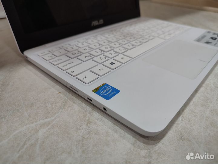 Ноутбук asus X205TA