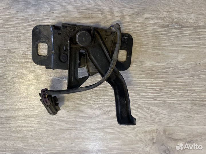 Замок капота Opel Astra J GTC