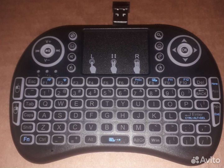 Клавиатура беспроводная с мышкой,новая