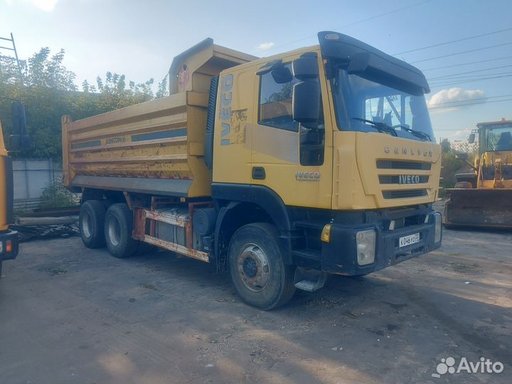 Водитель самосвала