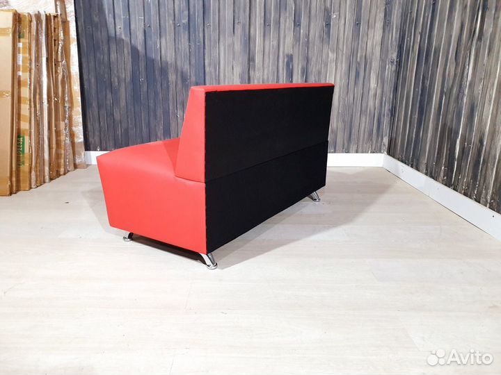 Диван красный