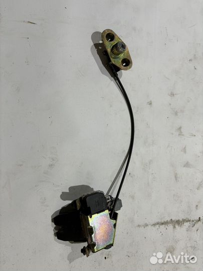 Замок богажника nissan tiida