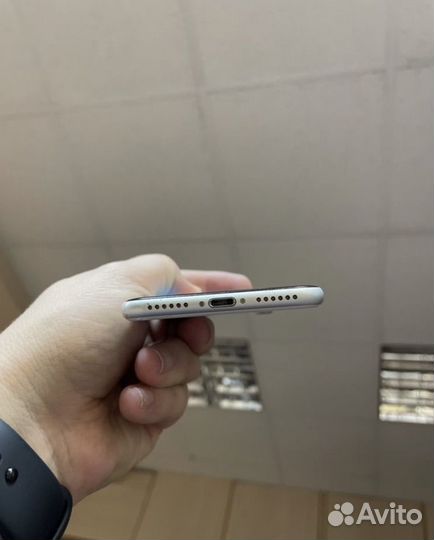 iPhone SE (2020), 128 ГБ