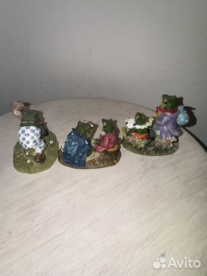 Фигурки сувенирные лягушки разные