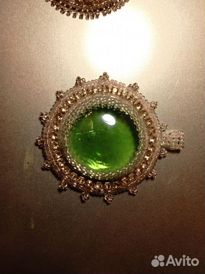 Кулон,кабишон обвязанный бисером